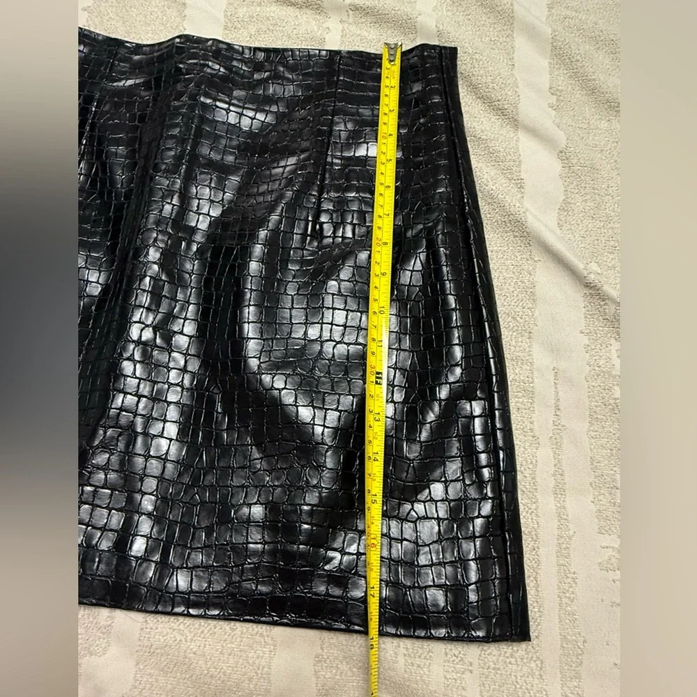 Zara Black Croc Effect Mini Skirt - Size L - Like New - Picture 6 of 7